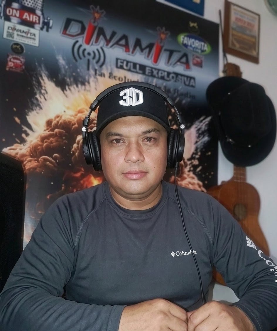 José Alí Cabrera, director de Radio Dinamita, en la cabina